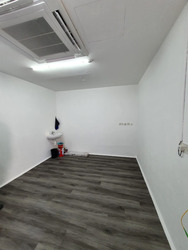 Le Regal (D14), Retail #558420371